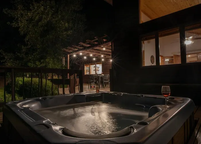 Holiday home Highmark By Kabino Hot Tub Fire Pit Fully Fenced Backyard Wifi *